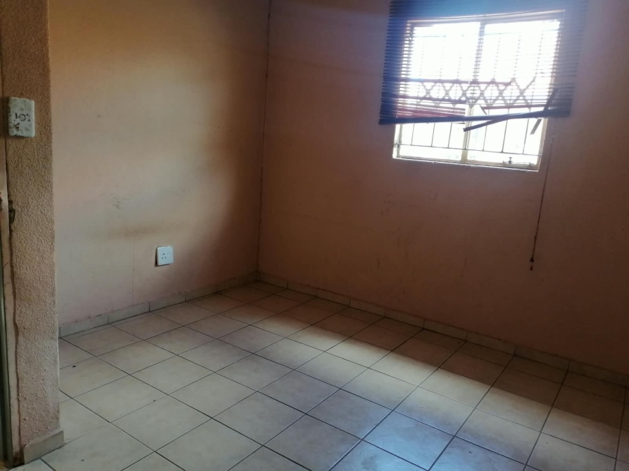 To Let 5 Bedroom Property for Rent in Tlhabane North West